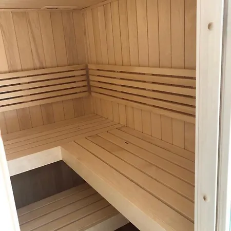 Le Poulailler & Sauna Love hotel *